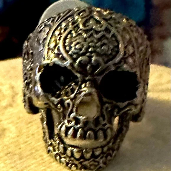 NWOT skull ring in size 11. Intricate designs on the sides. - Picture 5 of 5